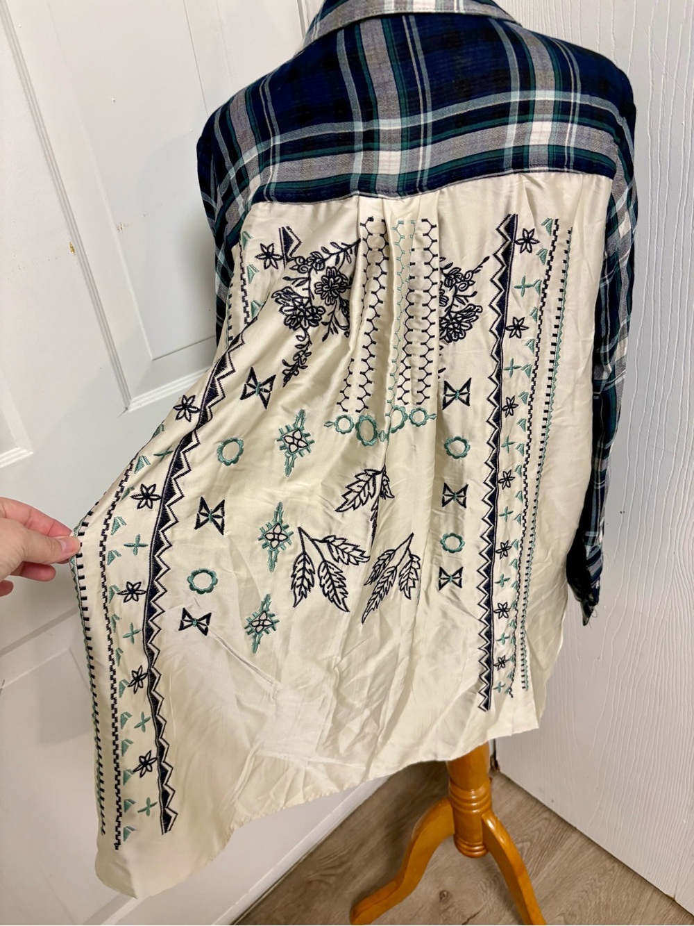 Jane and Delancey Embroidered Button Up - Picture 4 of 6